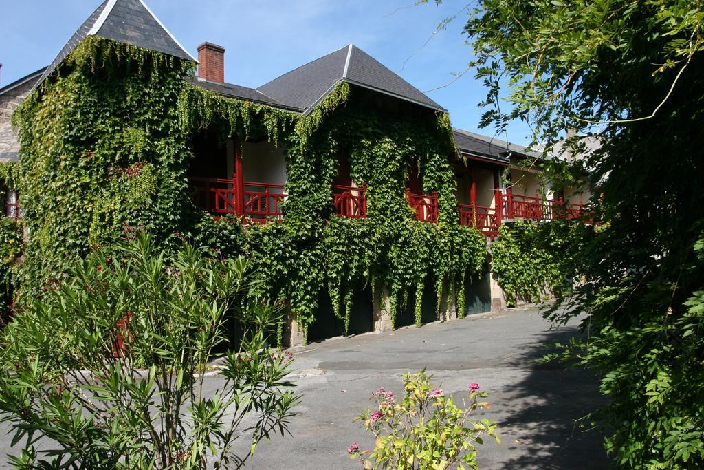 Castel Hotel 1904 Saint-Gervais-dʼAuvergne Exterior foto